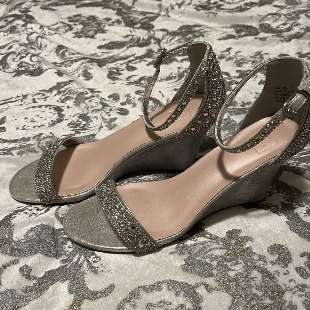 David’s bridal, silver w/rhinestones woman’s bridal wedges, size 7.5